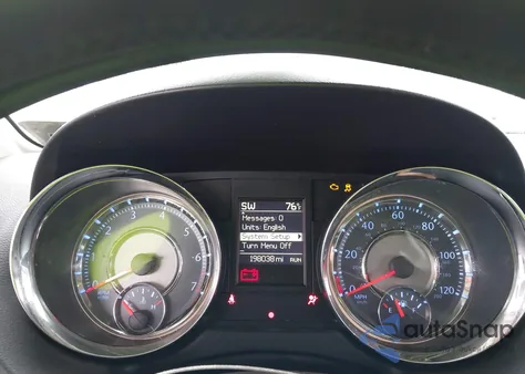 2015 Chrysler Town & Country Touring z USA, uszkodzony, nr VIN 2C4RC1BG4FR565087